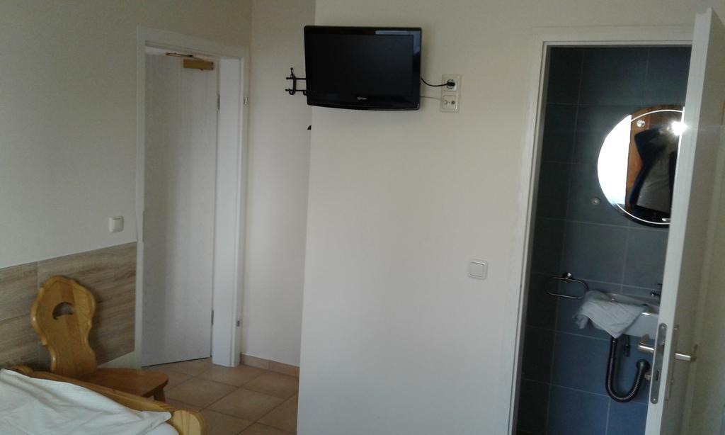 Wanderlust HostelFloersheim am Main エクステリア 写真