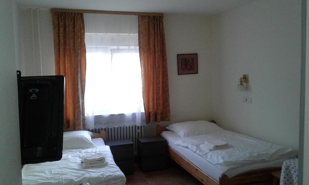 Wanderlust HostelFloersheim am Main エクステリア 写真