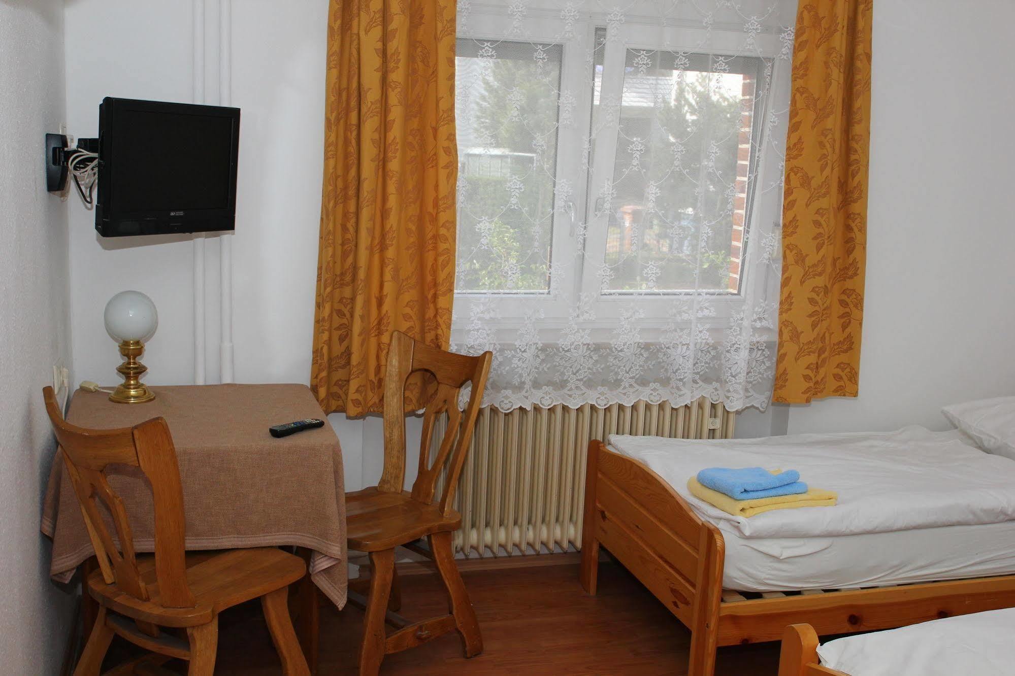 Wanderlust HostelFloersheim am Main エクステリア 写真